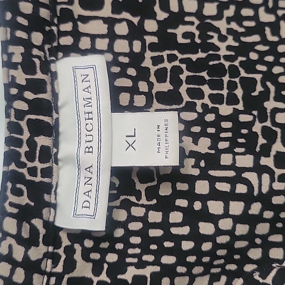 Dana Buchman SzXL Black and Cream Sleeveless Vneck Blouse - Picture 2 of 5